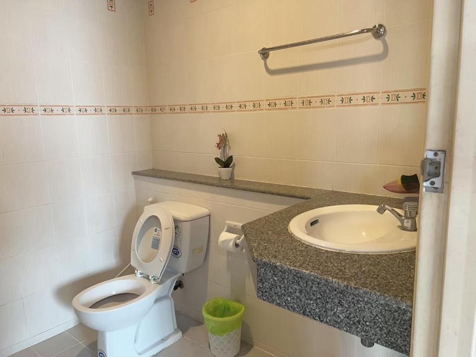 24 Hostel Donmuang Bangkok Exteriör bild